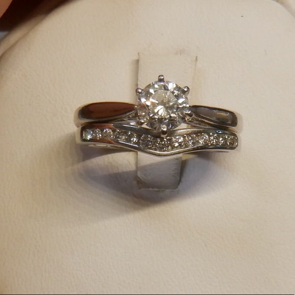 14k  white gold solitaire and wedding ring - Picture 2 of 4